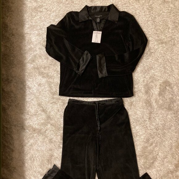 Sarah Spencer Velvety Velour Loungewear - Picture 1 of 16